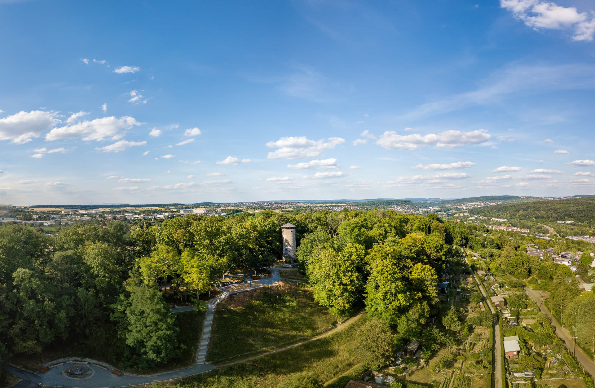 Luftaufnahme vom Wartturm auf dem Wartberg