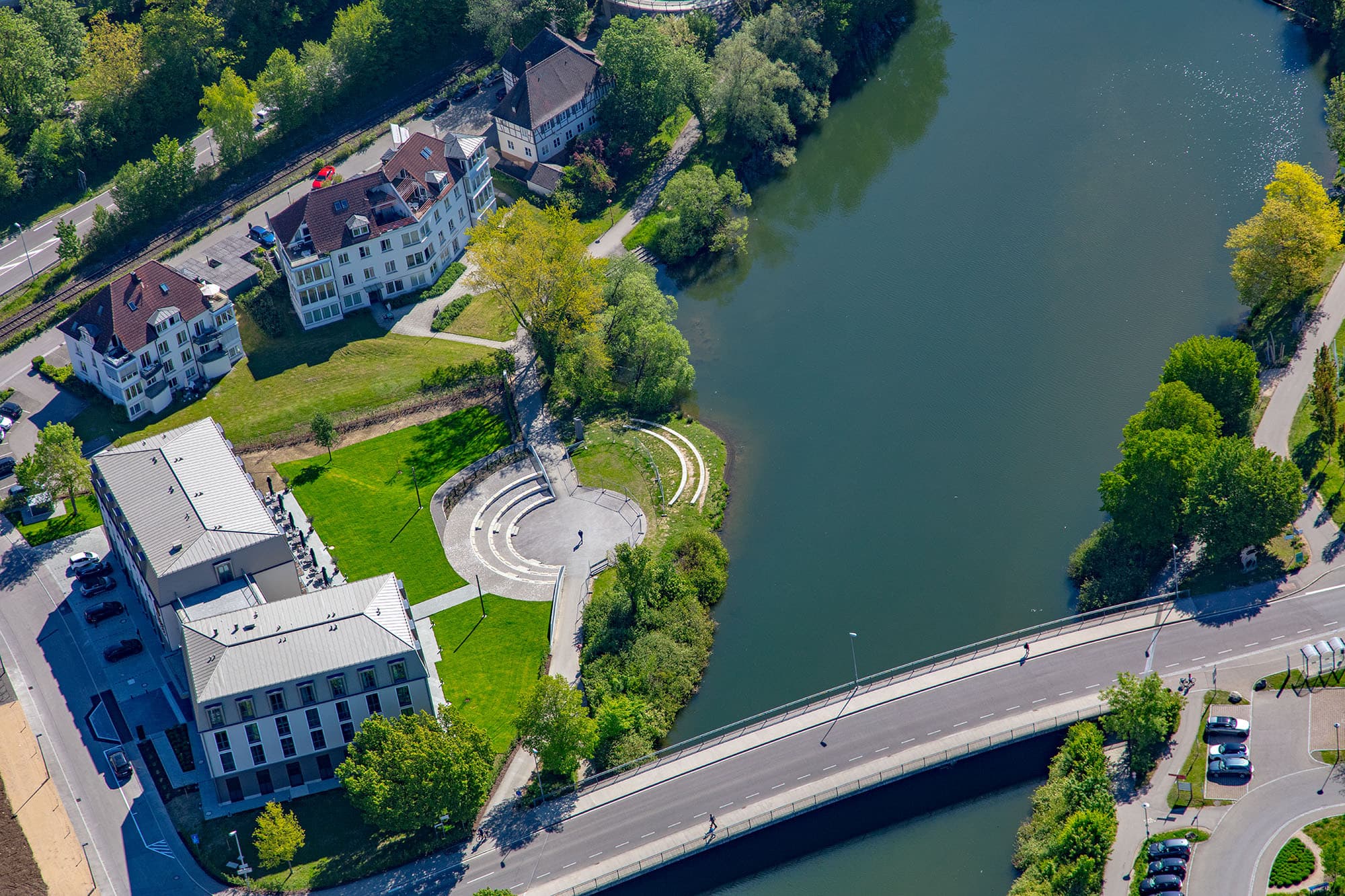 Die Donaubühne direkt am Donauufer