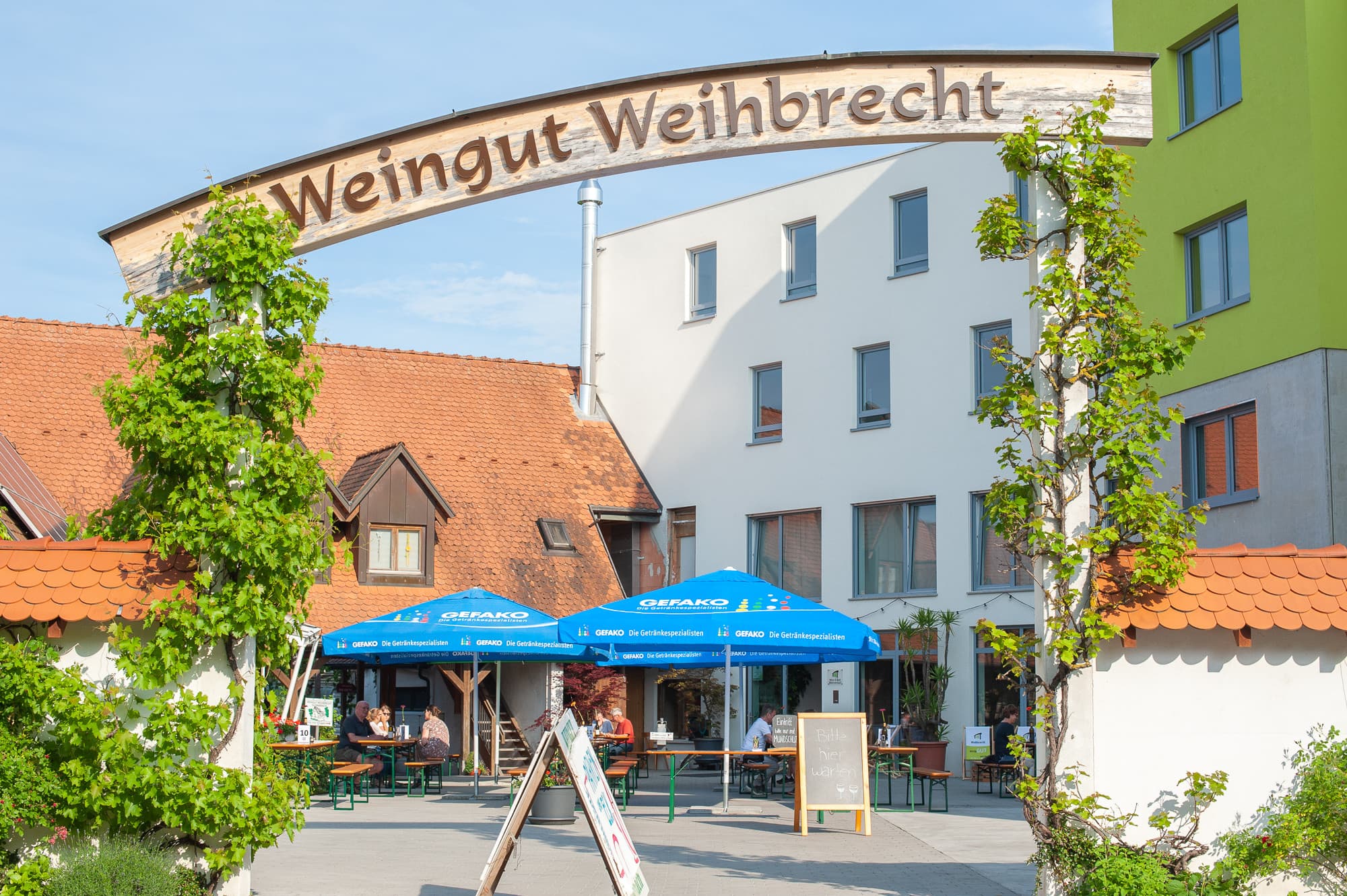Weingut Weihbrecht Innenhof des Weinguts