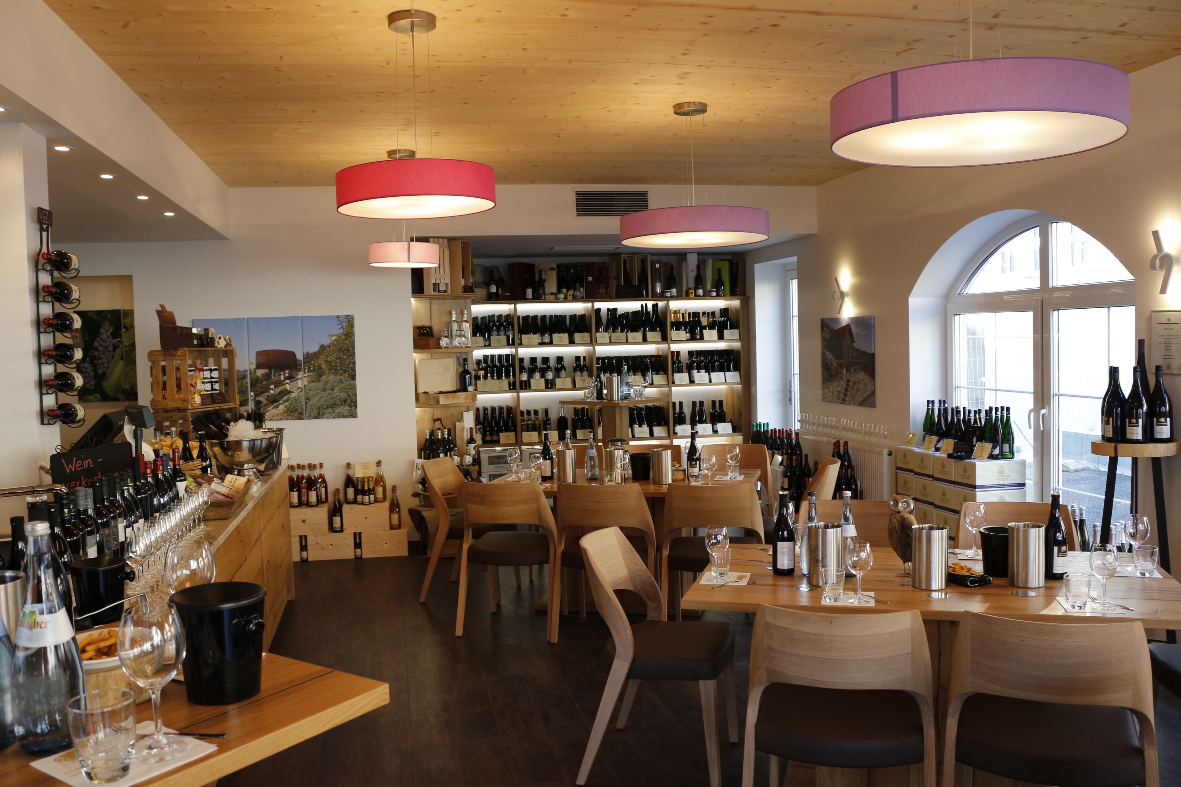 Innenbereich der Vinothek Weinmanufaktur Ingelfinger Fass