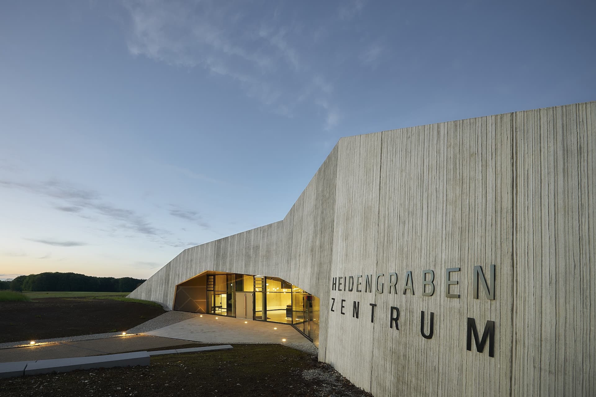 Der Eingang in die Keltenerlebniswelt des Heidengrabenzentrums