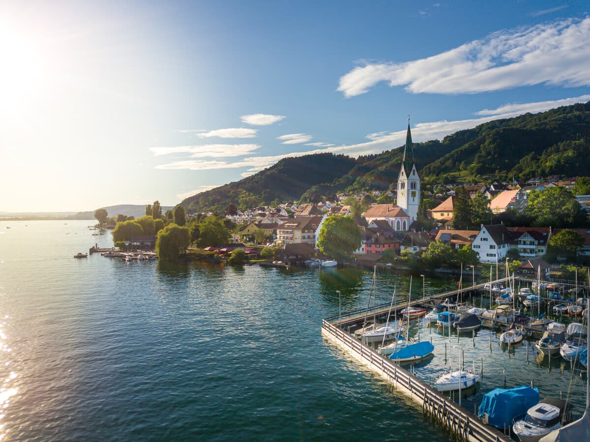 Blick auf Sipplingen mit Kirchturm und Osthafen