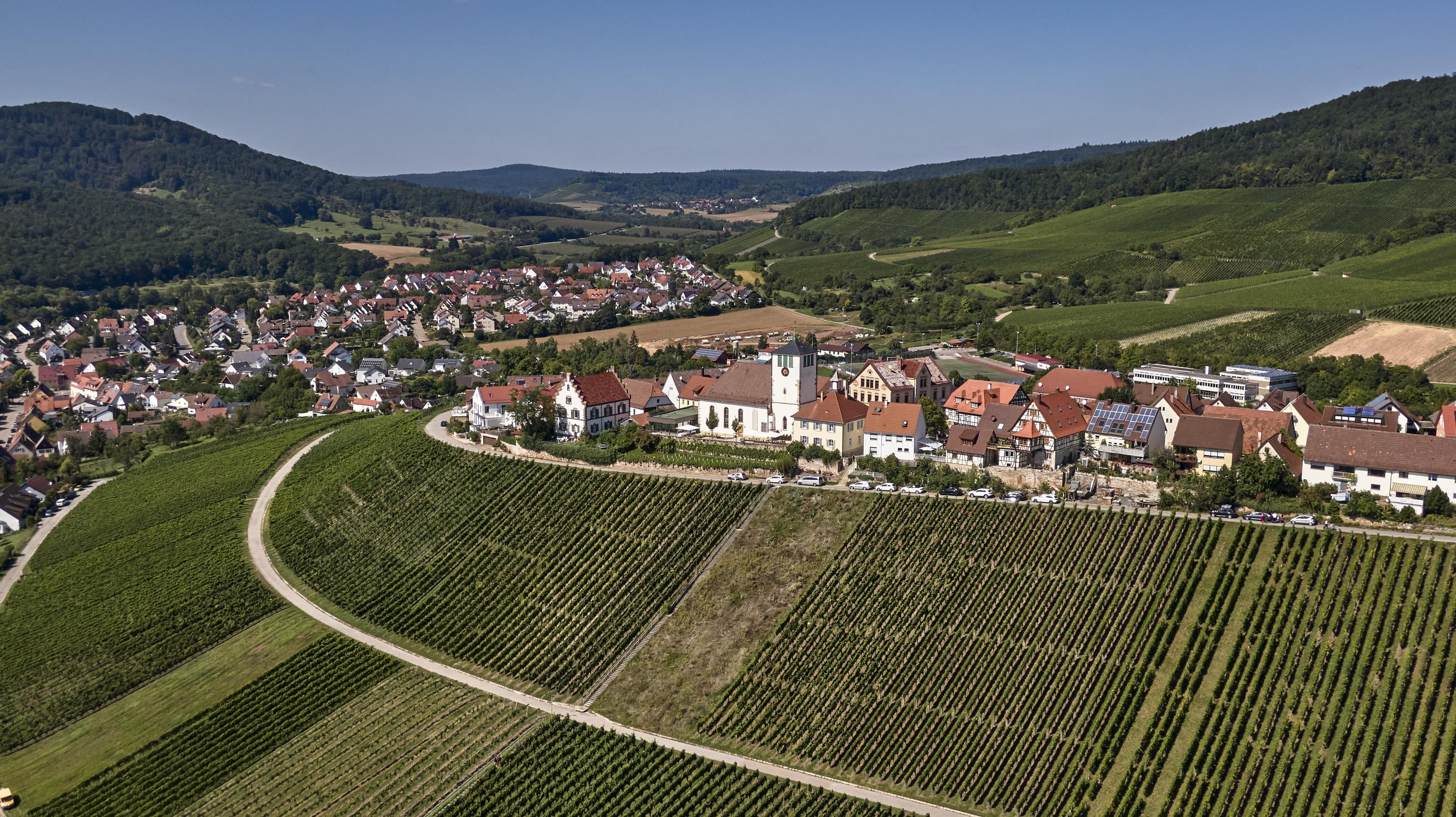 Luftbild von Sachsenheim im Sommer