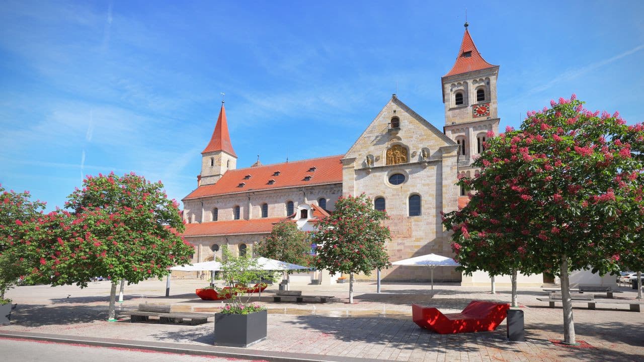 Marktplatz Ellwangen mit Ansicht der Basilika St.. Vitus im Hintergrund