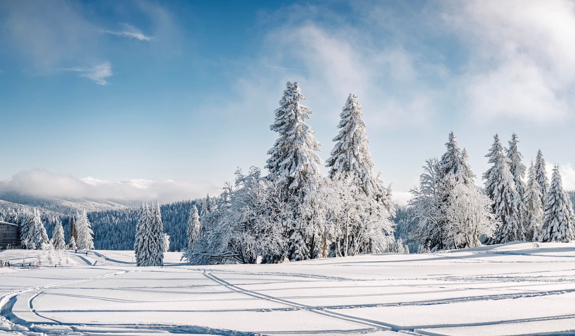 Blick auf eine tief verschneite Landschaft