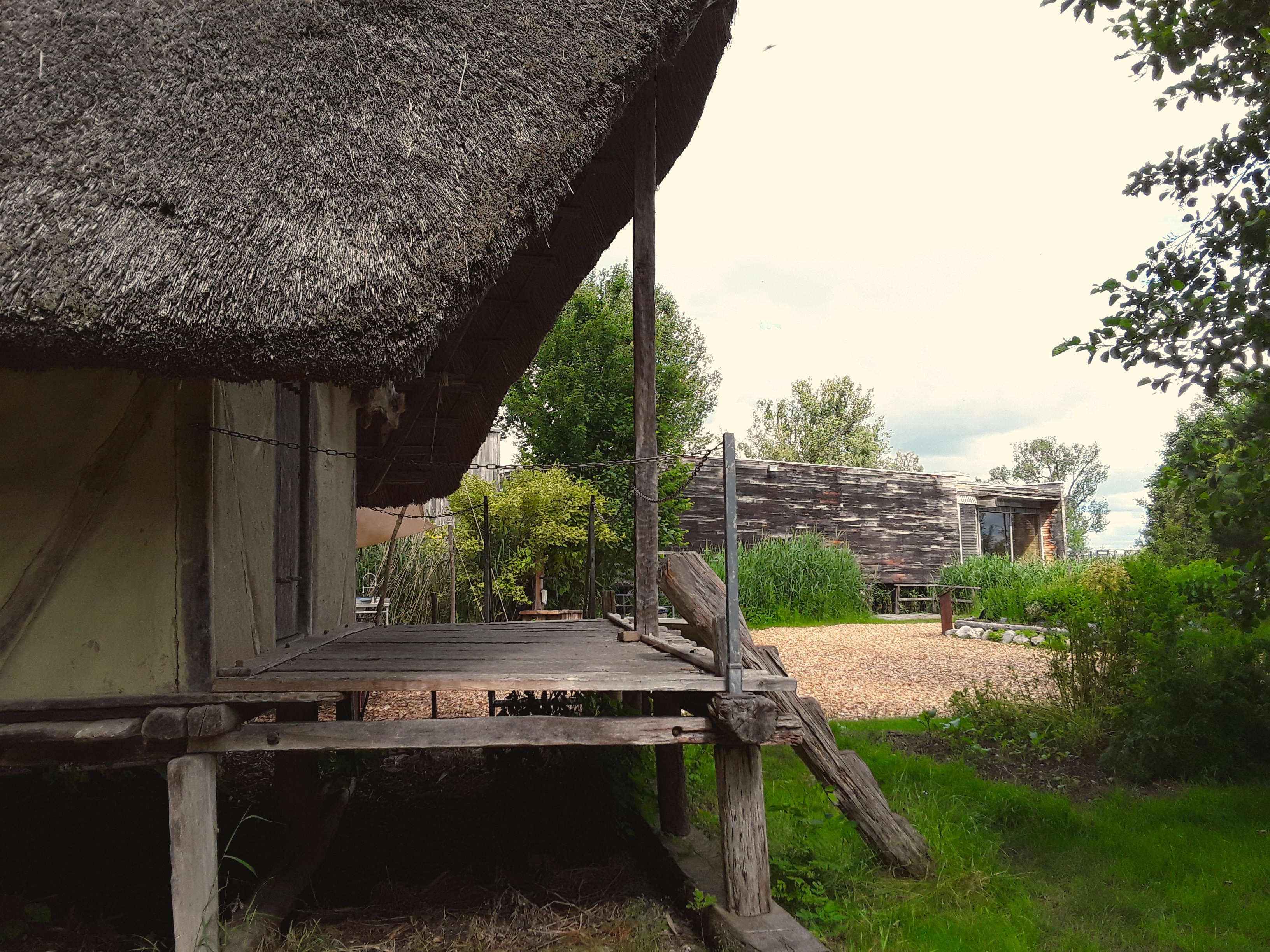 Blick vom Freigelände auf das Museum