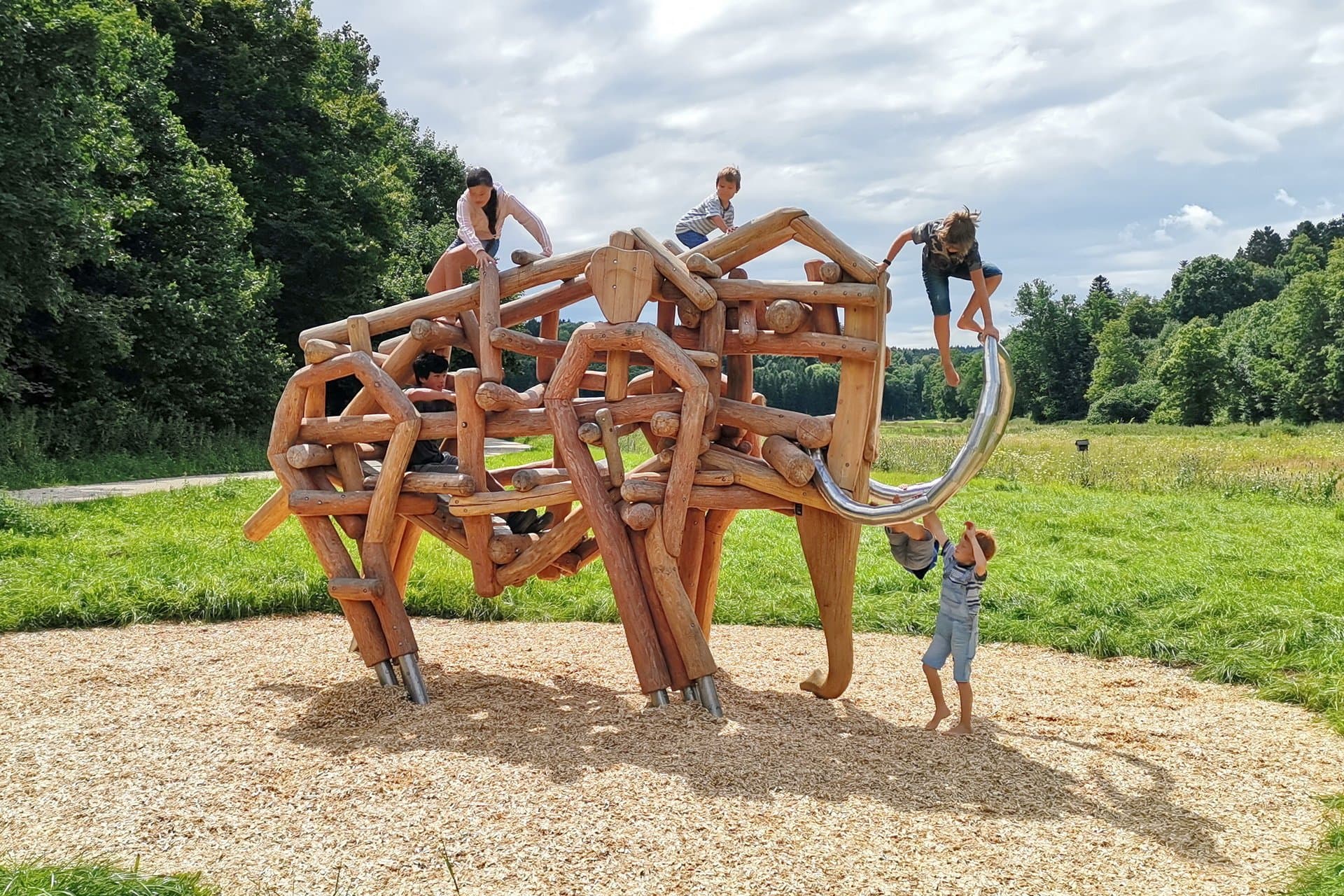 Holzklettertier Mammut im Lonetal