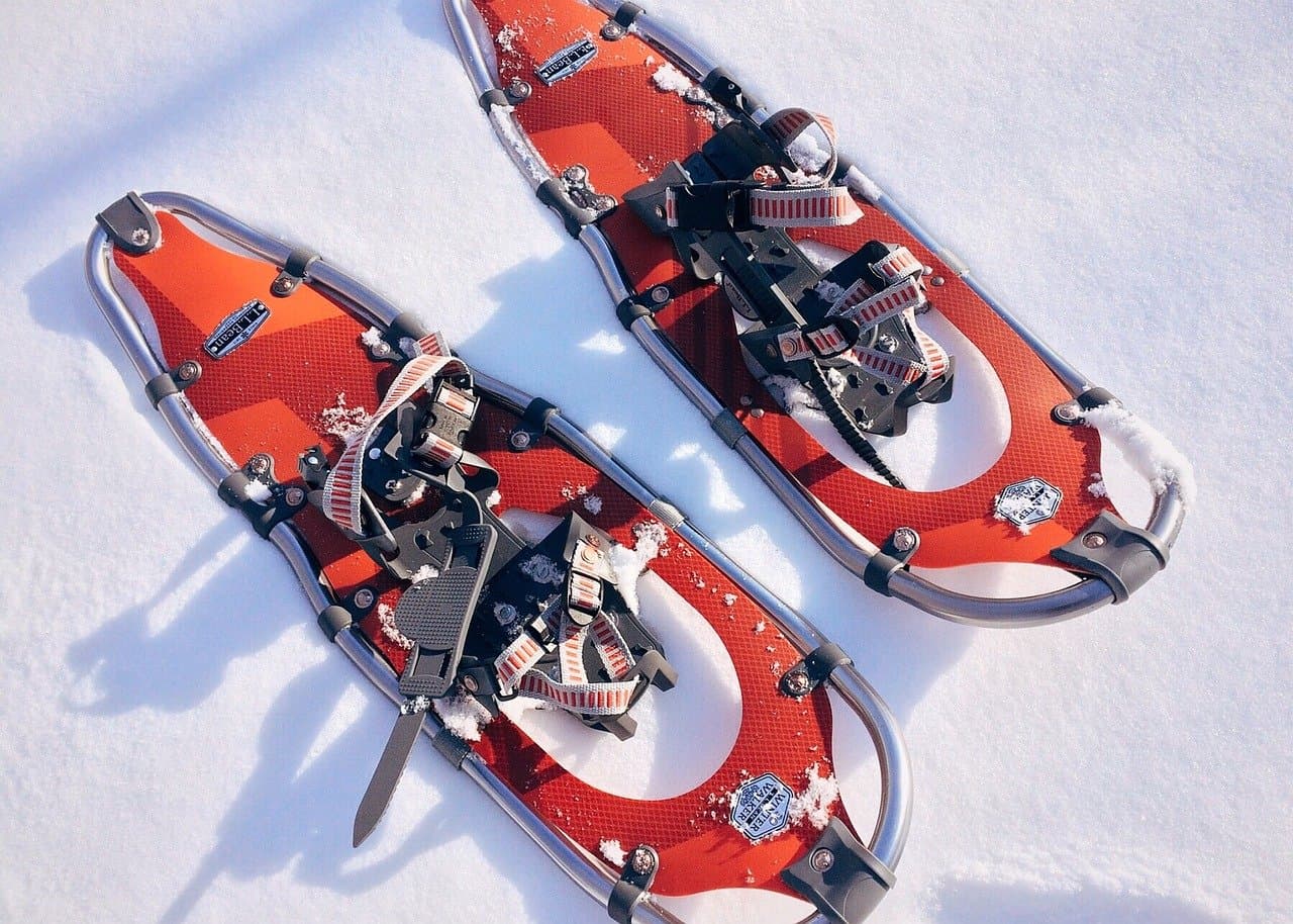 Schneeschuhe im Schnee